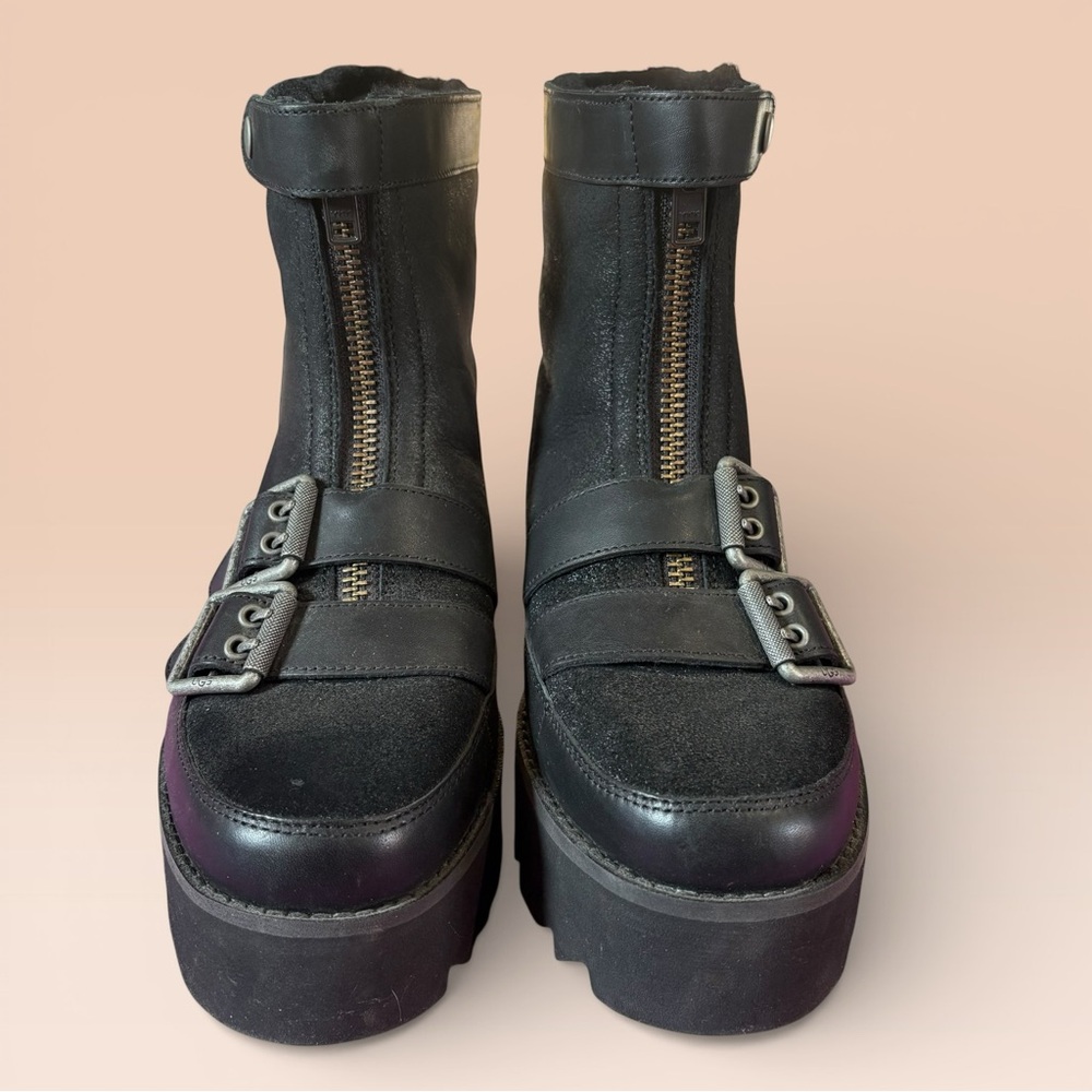UGG Moto Punk Mini Women Ankle Boots Black Leather & Sheepskin Interior US Sz 8